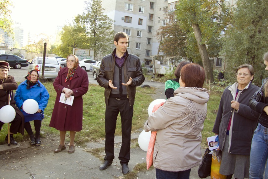 Андрей Баско, кандидат в народные депутаты по округу №27, на встрече с избирателями 11 октября 2014, Днепропетровск.